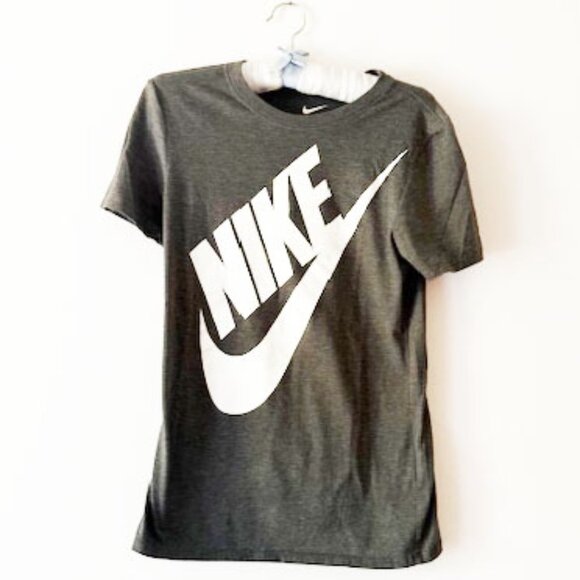 Nike Tops - Nike Women's Athletic Cut Tee — Women's SZ Small